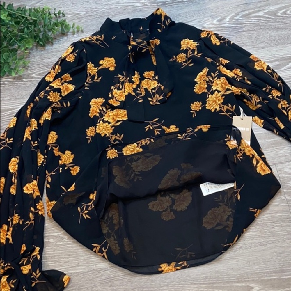 F21 Floral Print Tie- Neck Blouse Top - Picture 8 of 8